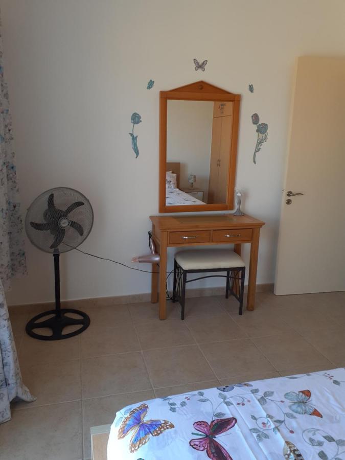 Villa Beautiful 2-Bed House In Mandriá Exterior foto