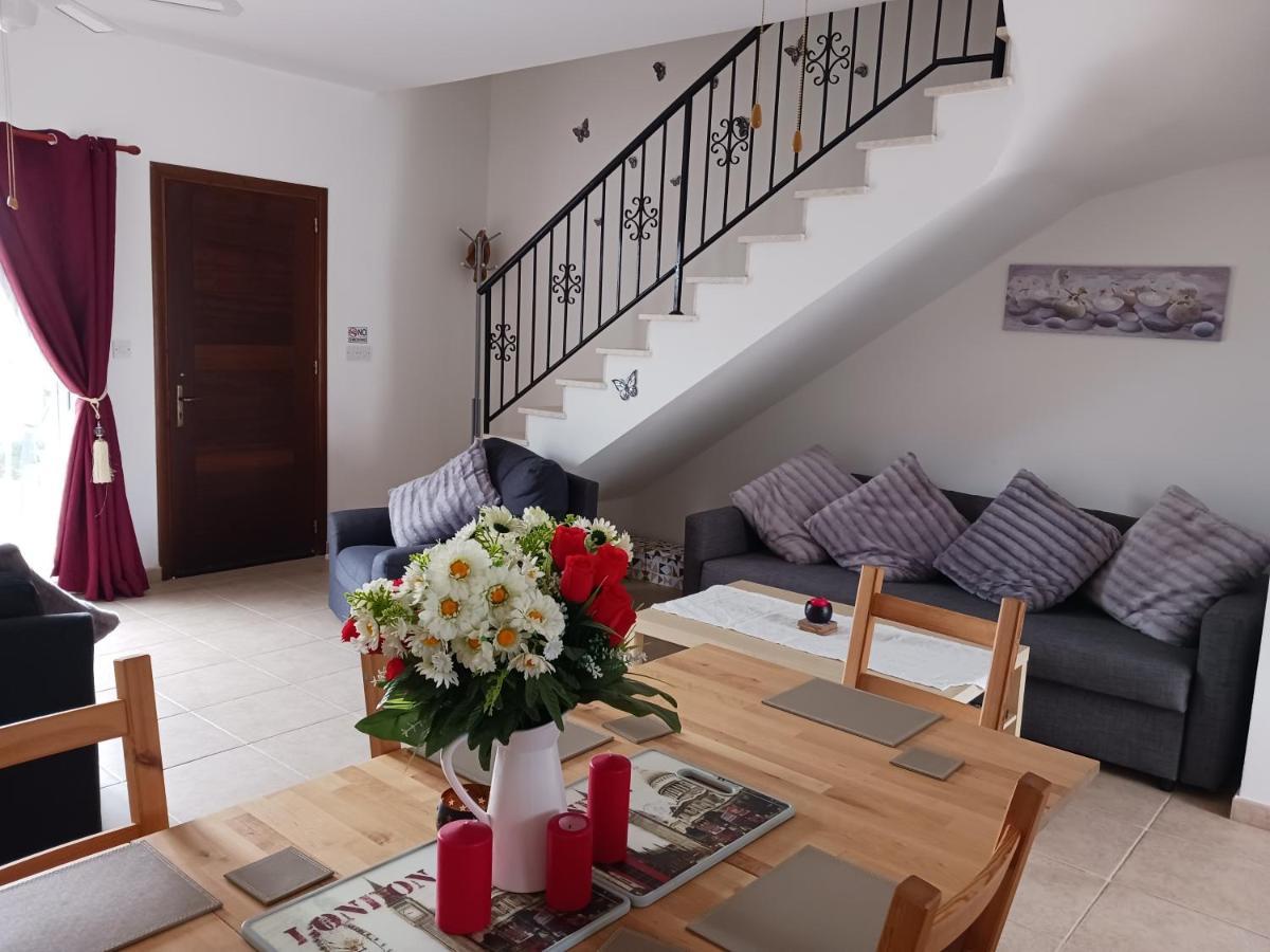 Villa Beautiful 2-Bed House In Mandriá Exterior foto